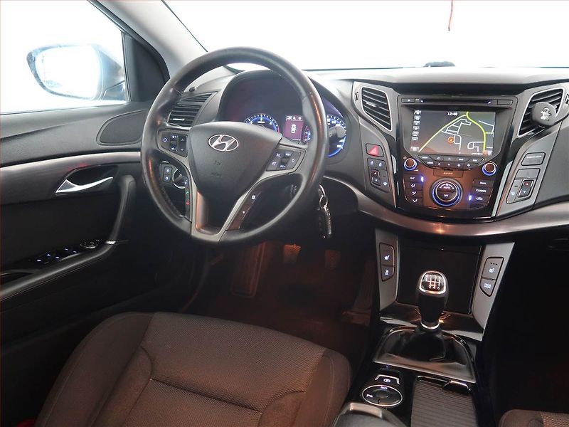 Hyundai i40 (2016) 1.7 CRDi, Navi, Tempomat - fotka 7 z 17