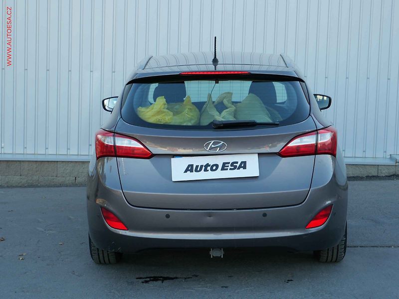 Hyundai i30 (2015) 1.6 MPi, 2.maj,ČR, AC, tempo - fotka 5 z 18