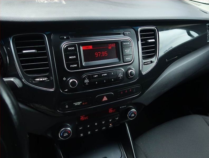 Kia Carens (2015) 1.6 GDI, Serv.kniha, Tempomat - fotka 12 z 15