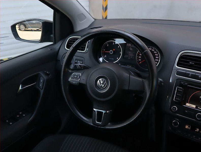 Volkswagen Polo (2012) 1.6 TDI, Automat, Navi, Xenony - fotka 7 z 19
