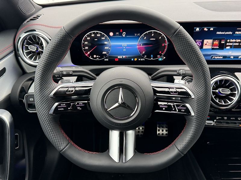 Mercedes-Benz CLA 200 d Shoot.Brake AMG Styl - fotka 18 z 31