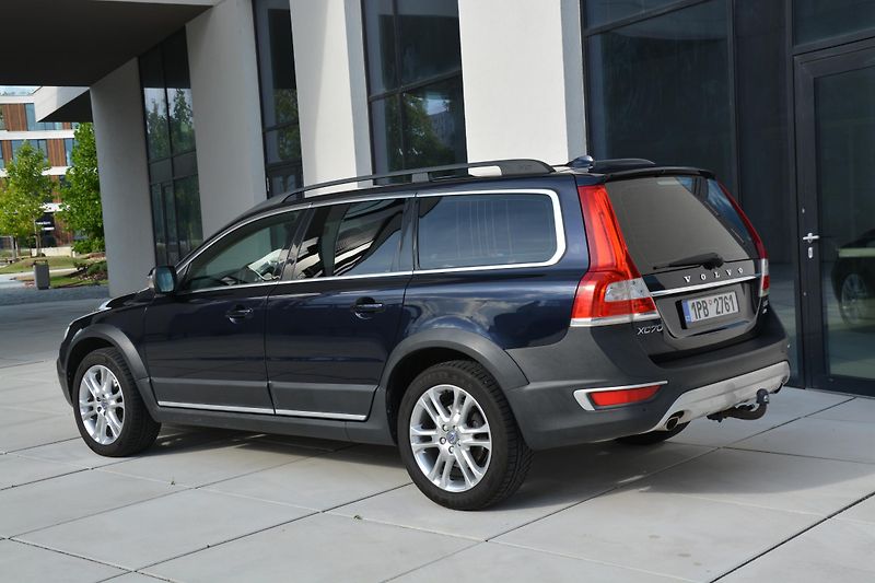 Volvo XC70 D5 SUMMUM 4x4 TAŽNÉ  - fotka 10 z 45