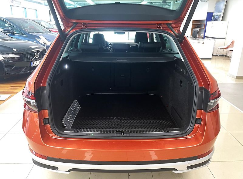 Škoda Superb 2.0 TSI, 200 kW, SCOUT, 4x4,ČR - fotka 8 z 40