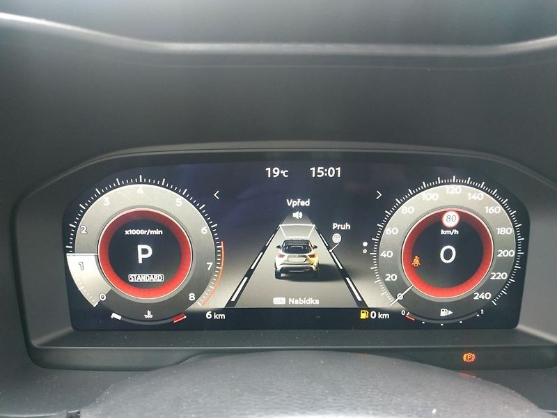 Nissan Juke 1.0 DIG-T, 114k, 7AT, SKLADEM - fotka 17 z 29