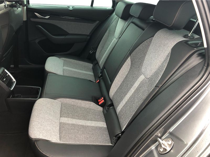 Škoda Octavia 1.5 TSi TOP SELECTION - fotka 12 z 30