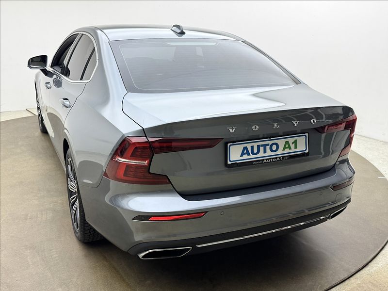 Volvo S60 2,0 B3 DPH INSCRIPTION H/K ČR - fotka 6 z 40