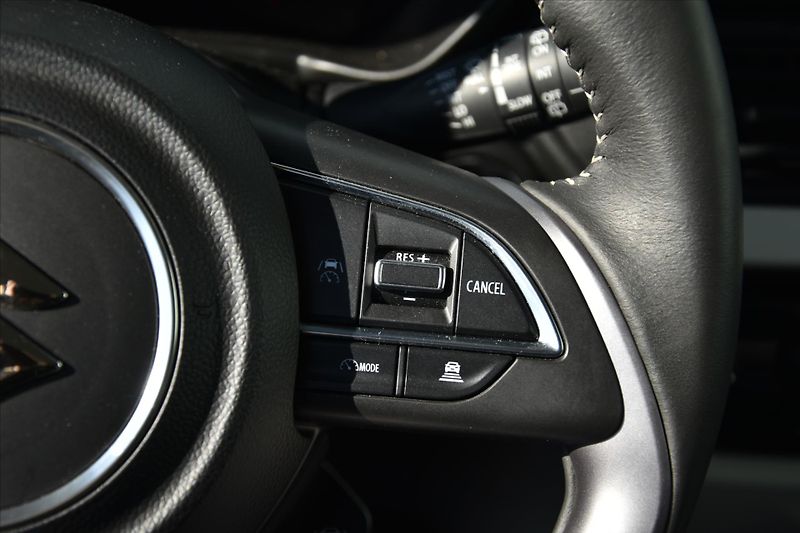 Suzuki Swift 1.2 PREMIUM HYBRID ZÁRUKA 2/30 - fotka 17 z 27