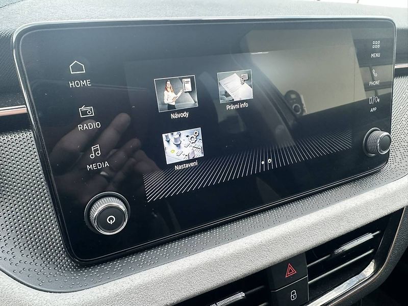 Škoda Scala Top Selection 1,0 TSI 85kW MT6 - fotka 13 z 27