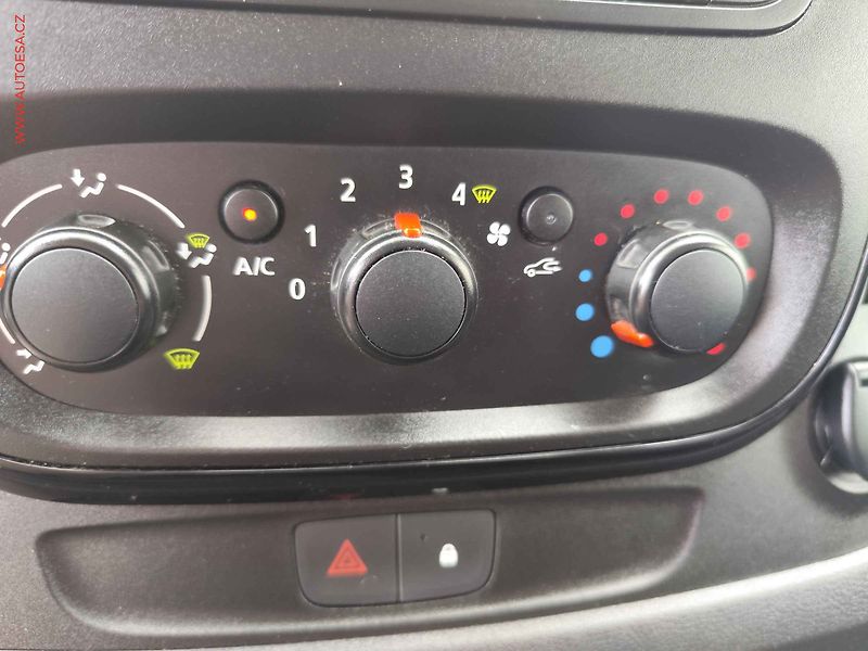 Opel Vivaro (2015) 1.6CDTi 5míst, 107kW, AC, TZ - fotka 14 z 19
