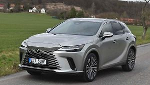 Auto jsem zatím zkoušel na pár desítkách kilometrů venkovských silnic