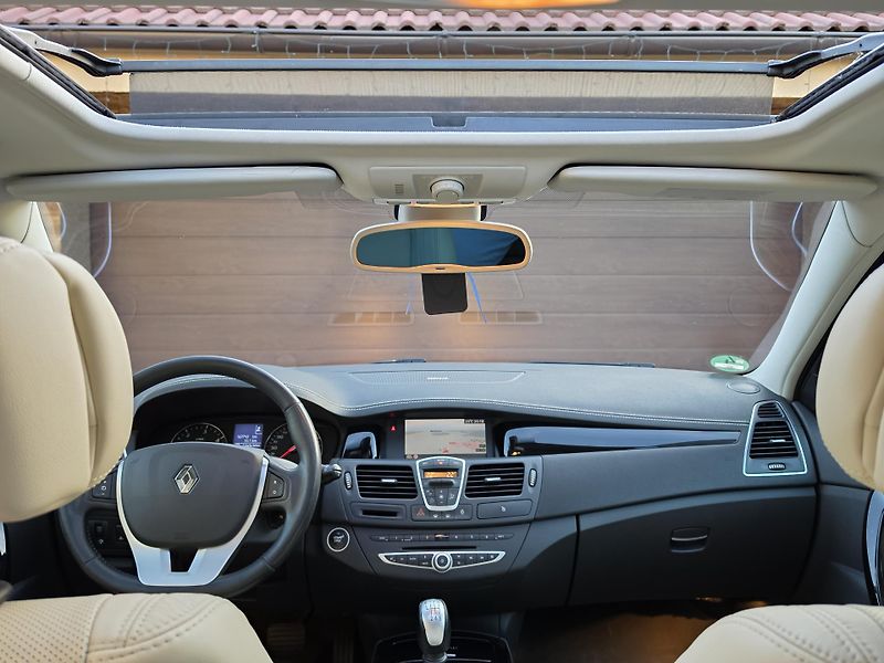 Renault Laguna 2.0dCi 131kW INITIALE*PANORAMA - fotka 34 z 59