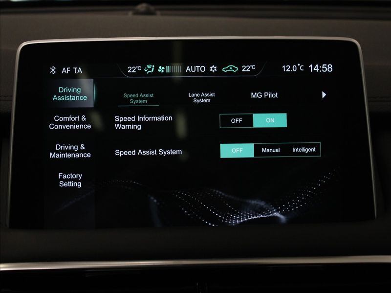 MG EHS 1,5 PHEV 190kW Exclusive PANO - fotka 13 z 28