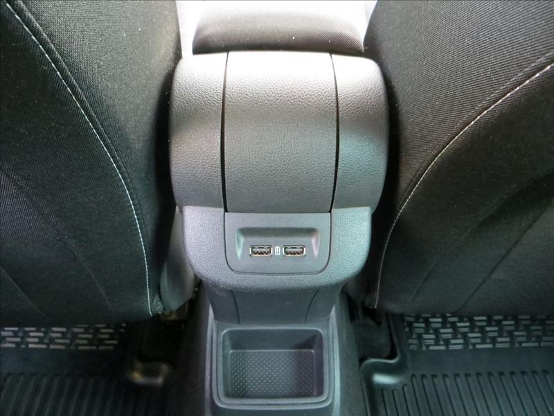 Škoda Fabia 1,0 TSI Ambition Tour ČR - fotka 23 z 24