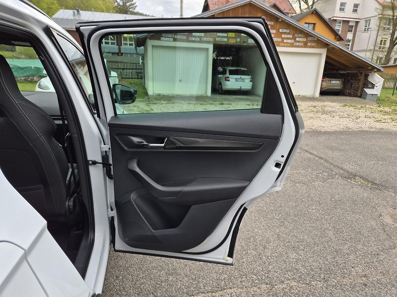 Škoda Karoq SPORTLINE 110kw 4x4 DSG   - fotka 38 z 47