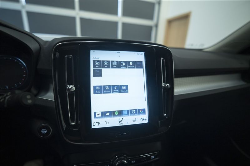 Volvo XC40 2,0 T5 AWD NAVI KAMERA TAŽNÉ - fotka 39 z 47