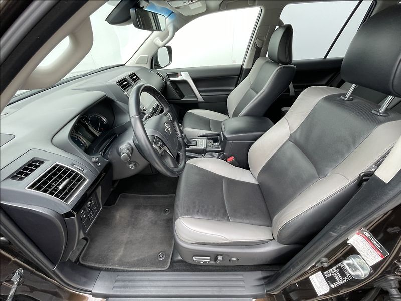 Toyota Land Cruiser 2,8 D4-D AT6 Executive NAVI - fotka 4 z 24