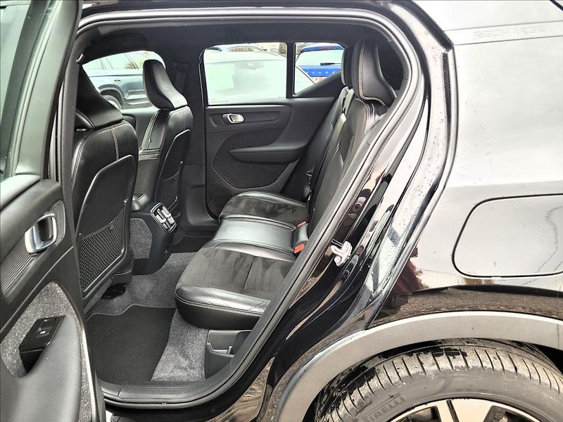 Volvo XC40 0,0 twin plus 300kw 78kWH 4x4 - fotka 14 z 49