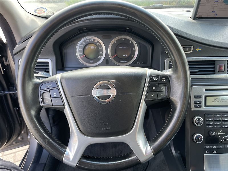 Volvo XC70 2,4 D5 151kw AWD Geartronic Mo - fotka 14 z 35