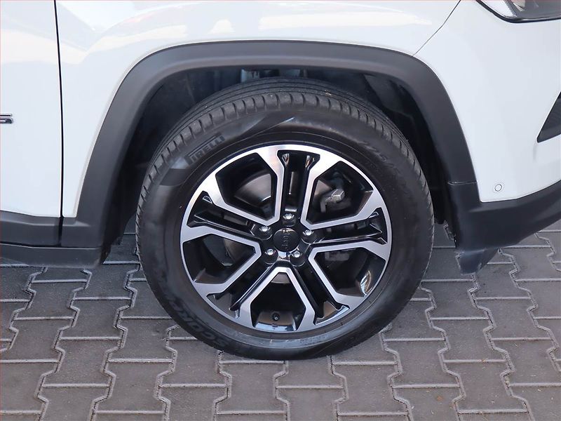Jeep Compass (2022) 1.6 MultiJet - fotka 15 z 26