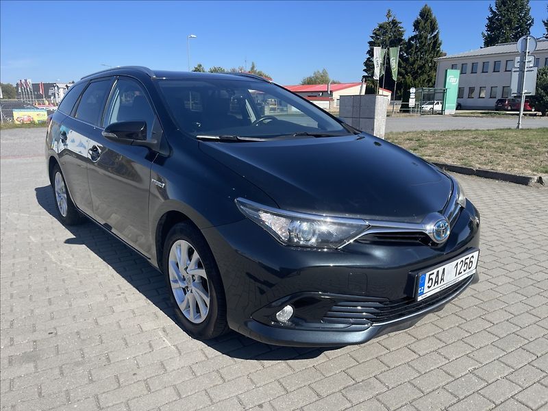 Toyota Auris 1,8 E-CVT Hybrid CZauto 1maj D - fotka 37 z 37