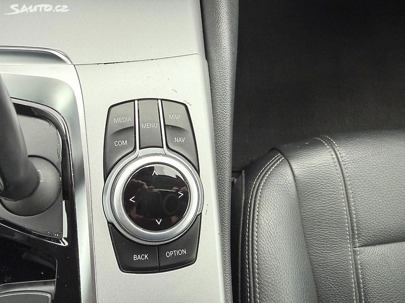 BMW Řada 5 520d XDRIVE 140kW - fotka 17 z 33