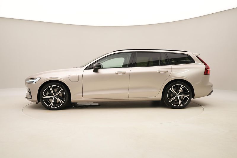 Volvo V60 T6 AWD RECHARGE DARK PLUS CZ - fotka 9 z 49