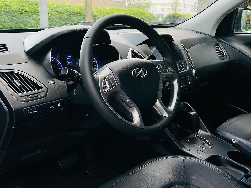Hyundai ix35 2.0i AUTOMAT VYHŘEV SERVISKA  - fotka 27 z 48