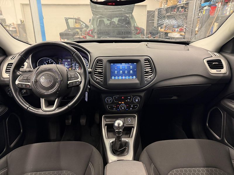 Jeep Compass 1.6 Multijet 88 kW - fotka 8 z 18