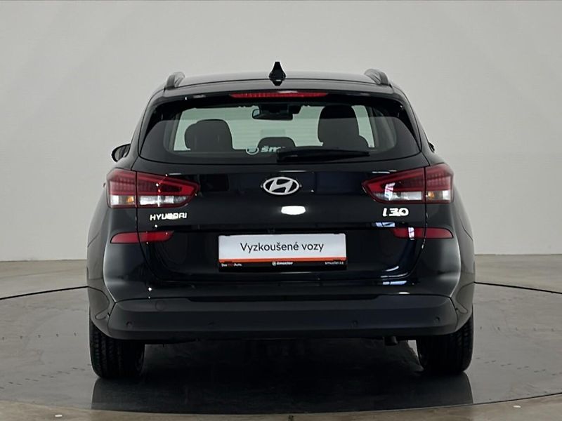 Hyundai i30 Smart DCT - fotka 17 z 26