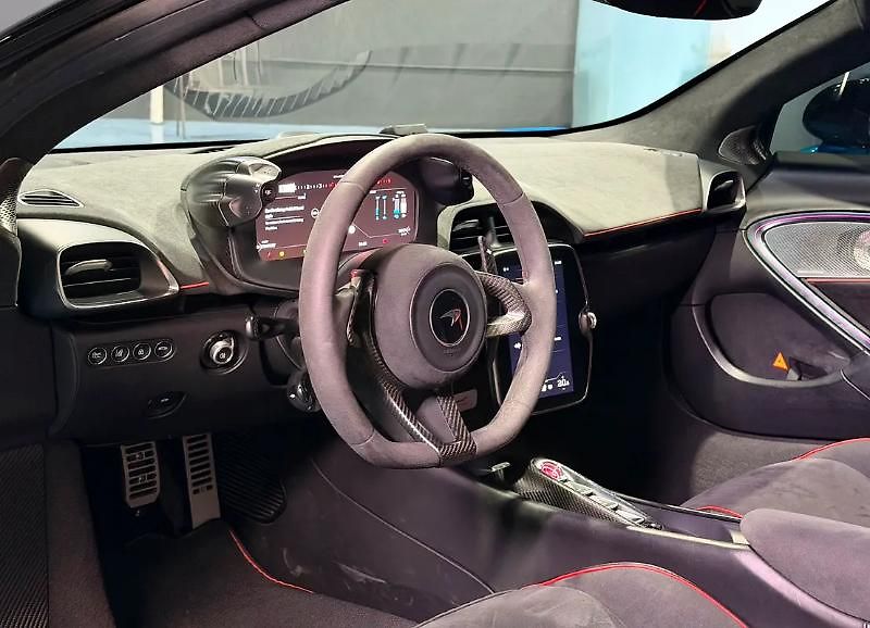 McLaren Ostatní (2023) Hybridní sportovní model - fotka 8 z 15