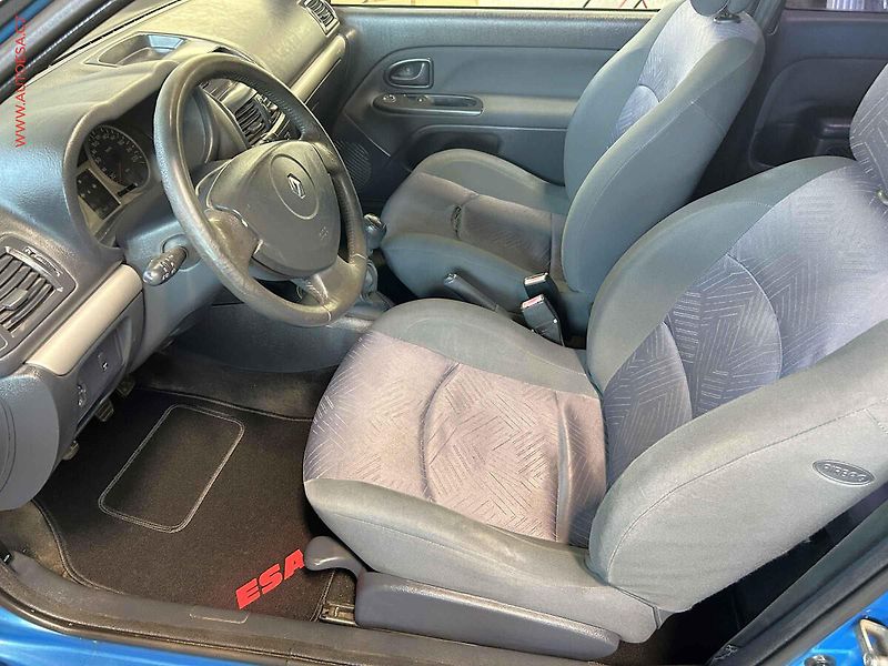 Renault Clio (2003) 1.4i, 1.maj, AC, el. výbava - fotka 9 z 14