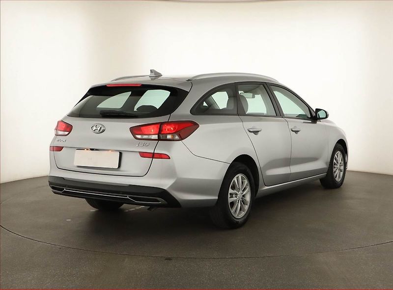 Hyundai i30 (2024) Comfort 1.0 T-GDI, ČR,1.maj - fotka 5 z 14