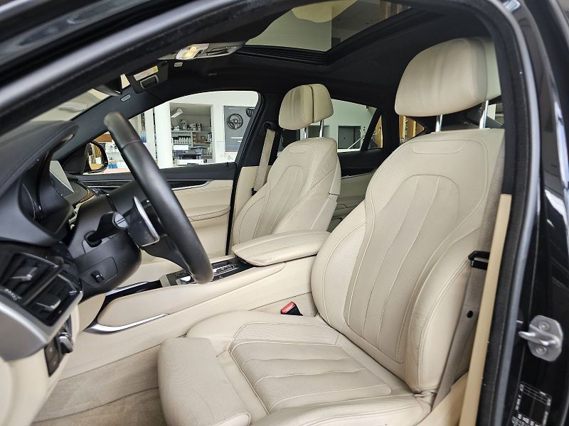 BMW X6 xDrive30d - fotka 11 z 31