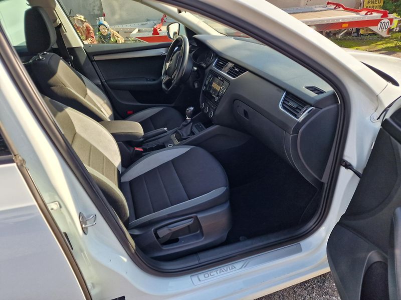 Škoda Octavia 1,6TDI JOY 81KW - fotka 11 z 16