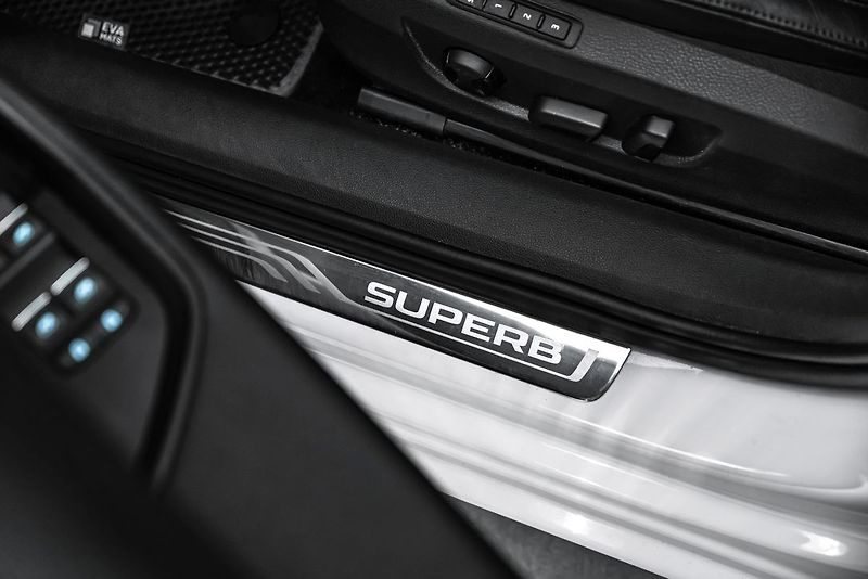 Škoda Superb Combi 2,0TDI 4x4 DSG Style Can - fotka 18 z 20