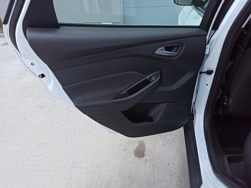 Ford Focus 1.5TDCi 88kW ČR,1.MAJ.TITANIUM - fotka 25 z 30