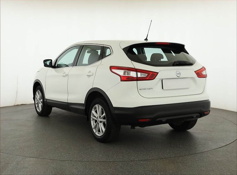 Nissan Qashqai (2016) 1.2 DIG-T, ČR,1.maj - fotka 4 z 18