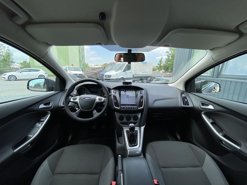 Ford Focus 1.6i 77kW - KLIMA - 118 000KM - fotka 26 z 39