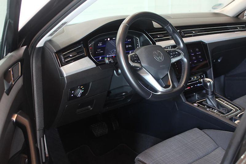 Volkswagen Passat (2022) 2.0TDI DSG Display LED TAŽNÉ - fotka 15 z 37