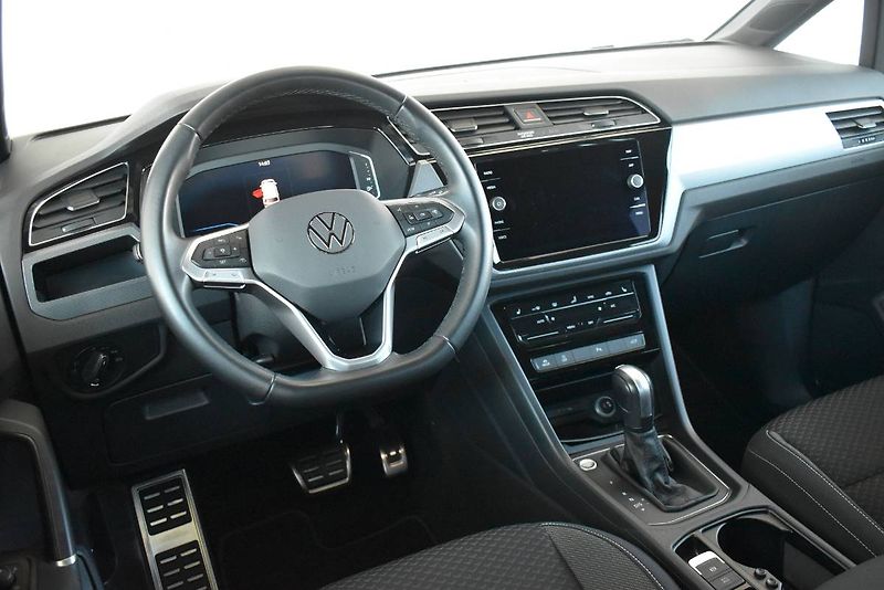 Volkswagen Touran (2023) 1.5TSI 110kW DSG, LED - fotka 13 z 26