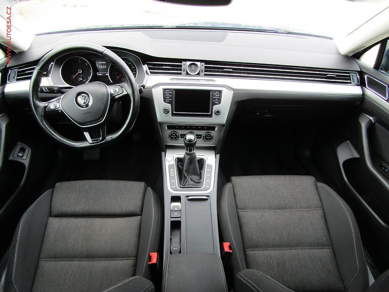 Volkswagen Passat (2015) 1.6 TDi, AC, temp - fotka 8 z 18