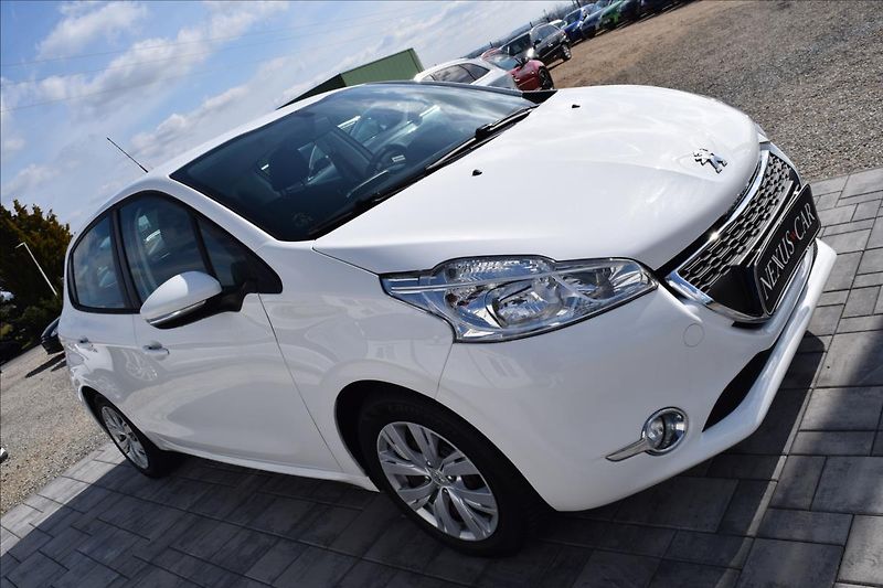 Peugeot 208 1,4 HDi 50KW NÍZKÉ KM KLIMA - fotka 4 z 50