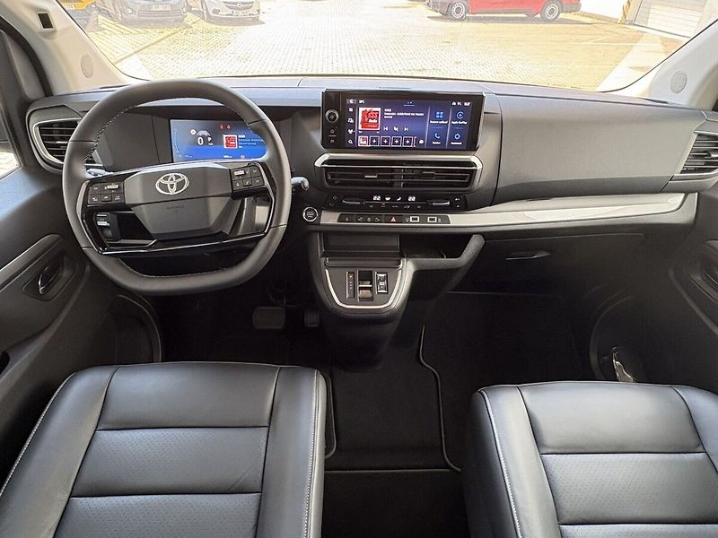 Toyota ProAce Verso 2,2 L1 AT8 7S VIP - fotka 17 z 37