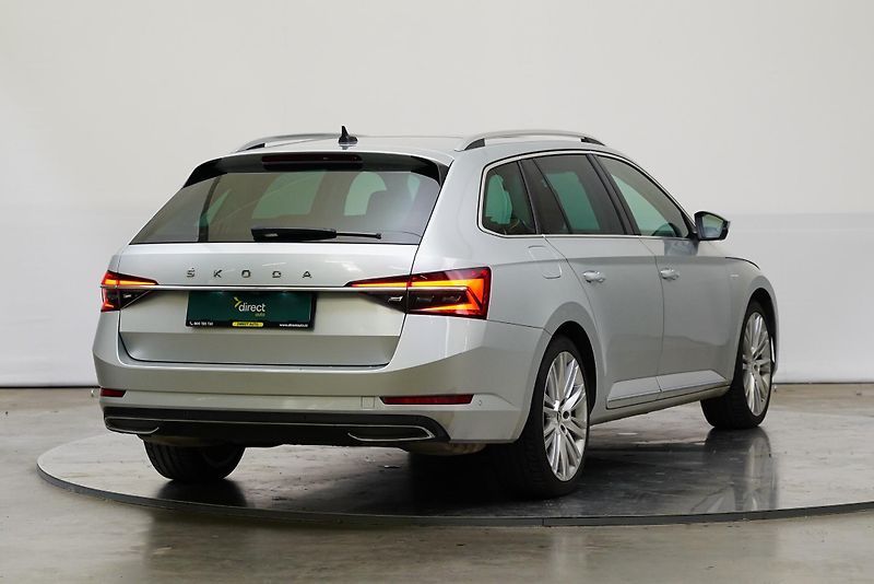 Škoda Superb - fotka 2 z 29