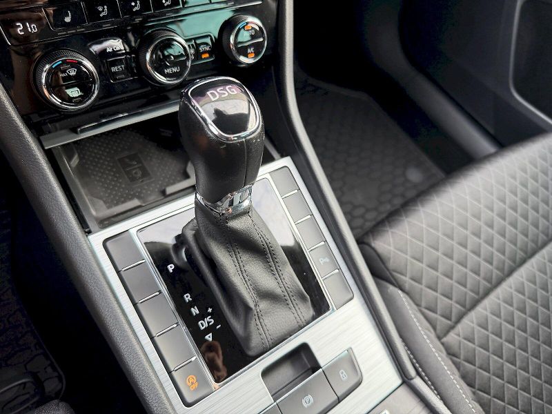 Škoda Superb (2022) 2.0 TDI 110kW DSG Business - fotka 28 z 35