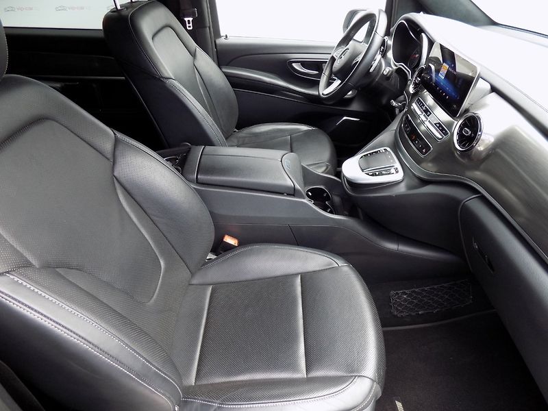 Mercedes-Benz Třídy V (2021) 300d/4Matic/Long/AMG/AirMatic/ - fotka 19 z 49