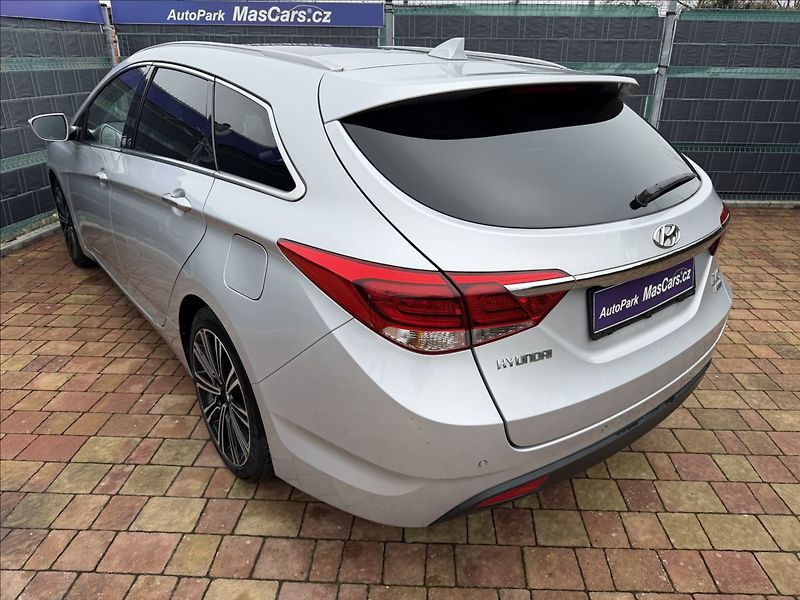 Hyundai i40 1.7 CRDi Premium Blue/Panorama - fotka 3 z 18