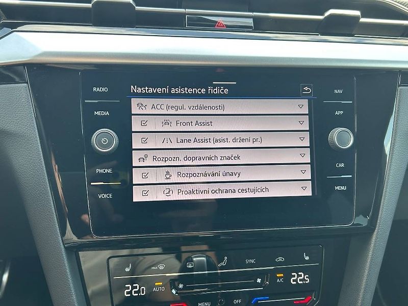 Volkswagen Arteon R-line 7DSG 2,0TSI - fotka 19 z 27
