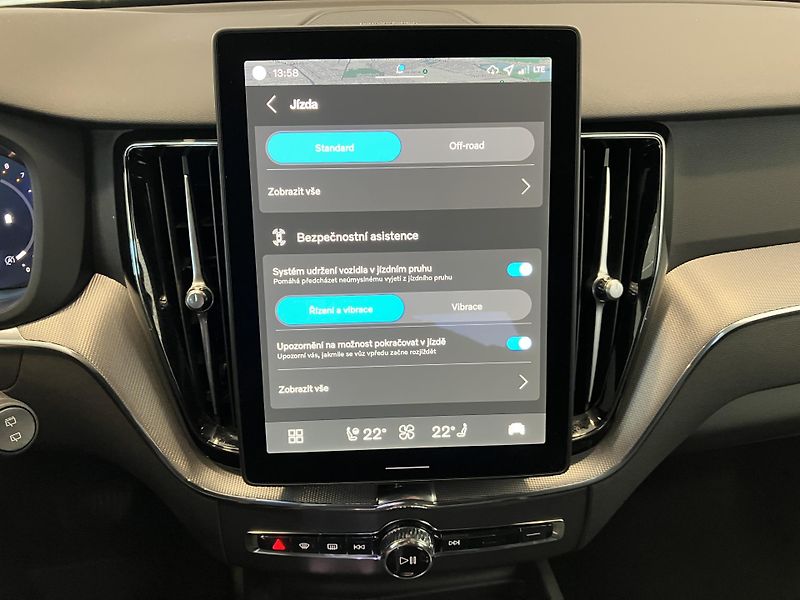 Volvo XC60 B5 AWD Black Edition Plus AT8 - fotka 36 z 47