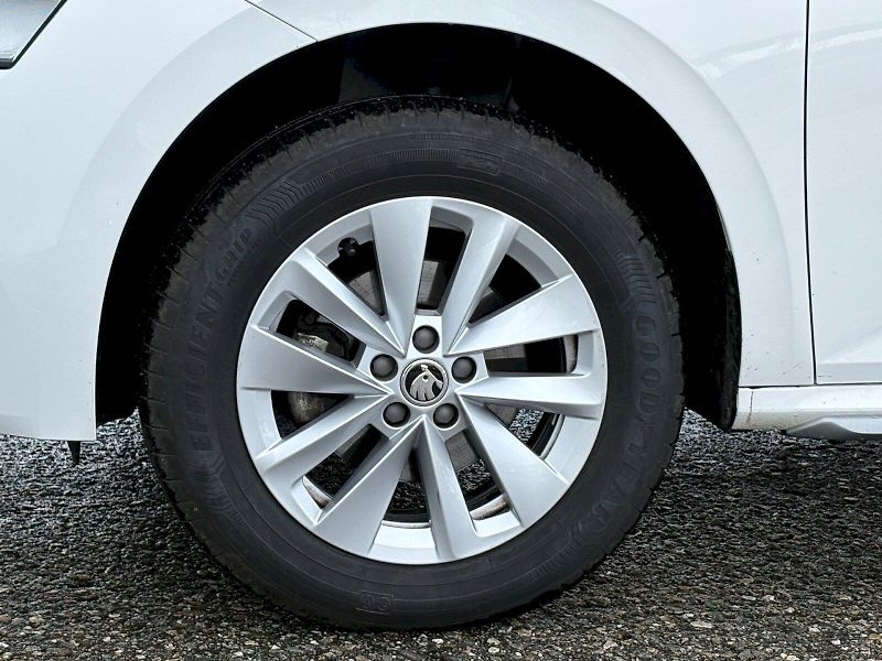 Škoda Kamiq (2023) 1.5 TSI / 110 kW / STYLE - fotka 24 z 28